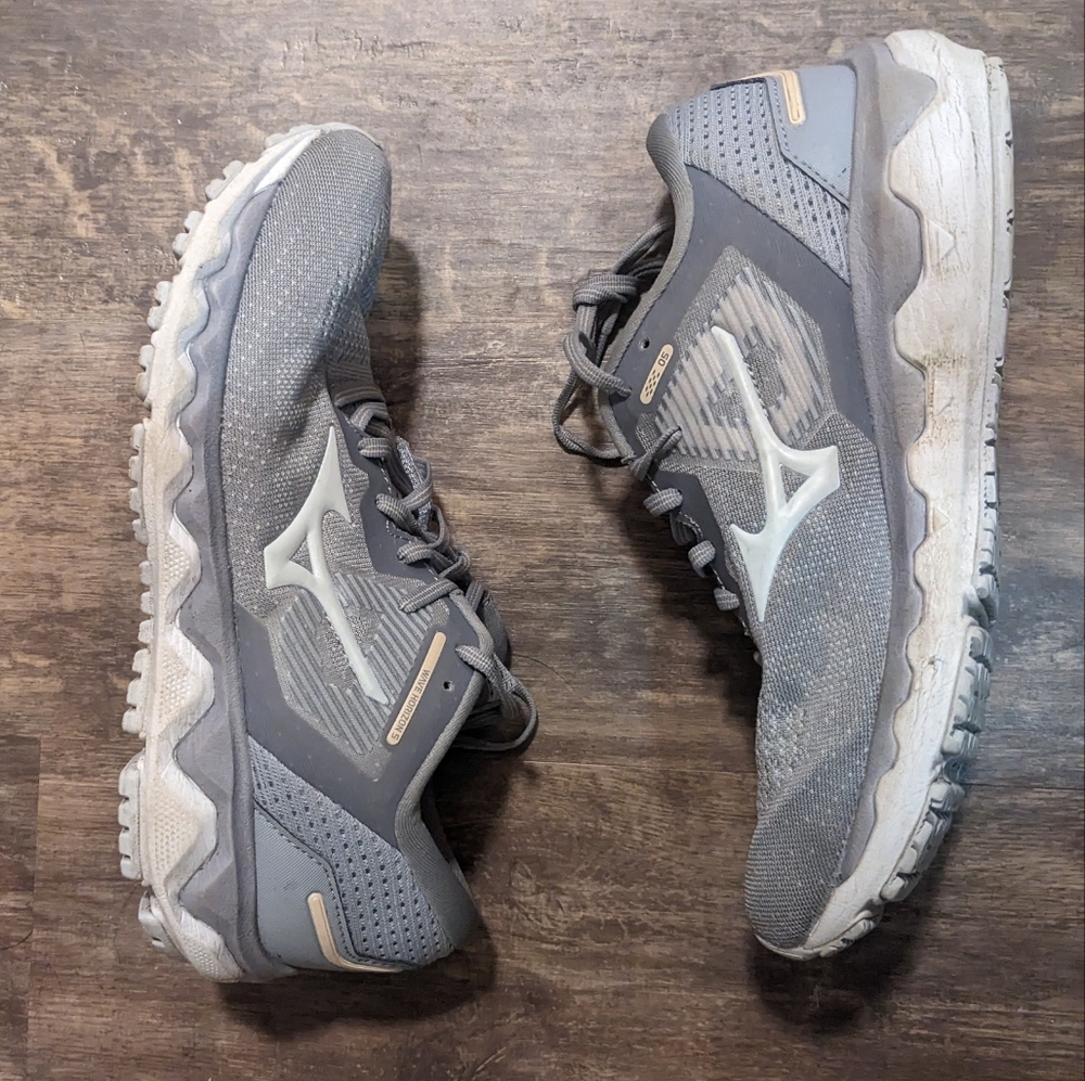 W Mizuno Wave Horizon 5, size 8.5
